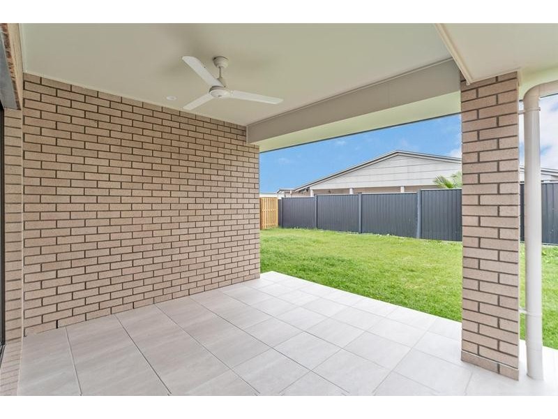 43 Flame Tree Circuit, Arundel QLD 4214