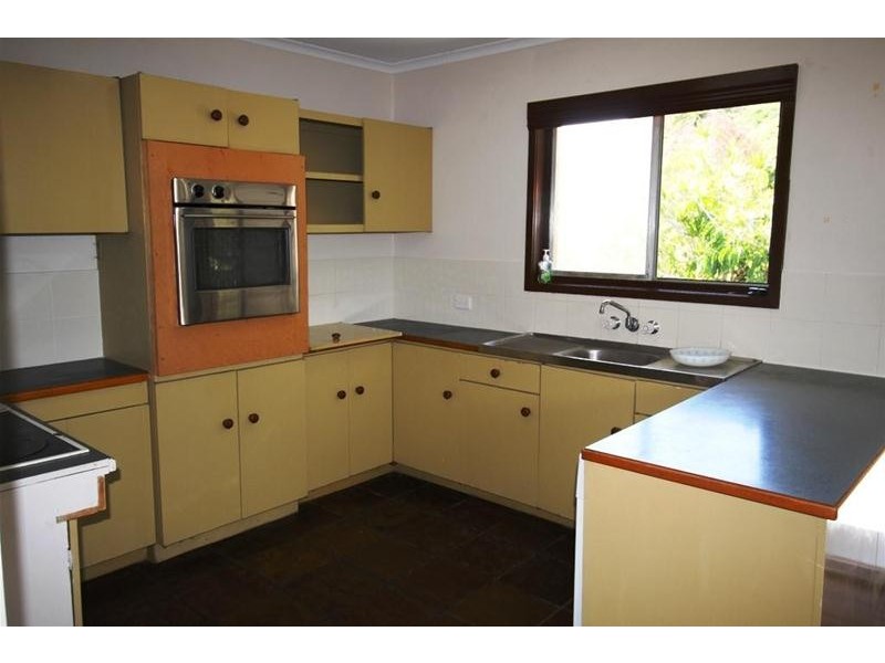 172 Government Road, Labrador QLD 4215