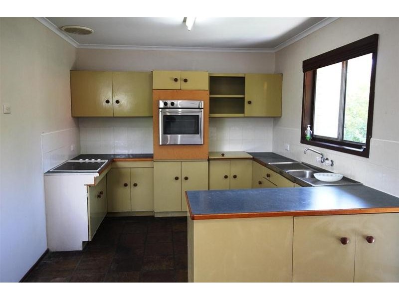 172 Government Road, Labrador QLD 4215