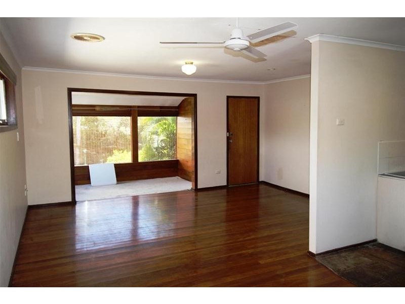 172 Government Road, Labrador QLD 4215