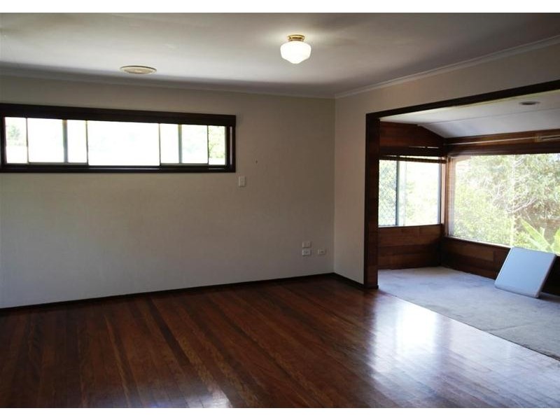 172 Government Road, Labrador QLD 4215