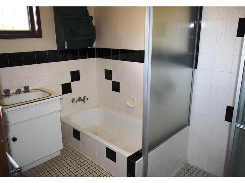 172 Government Road, Labrador QLD 4215