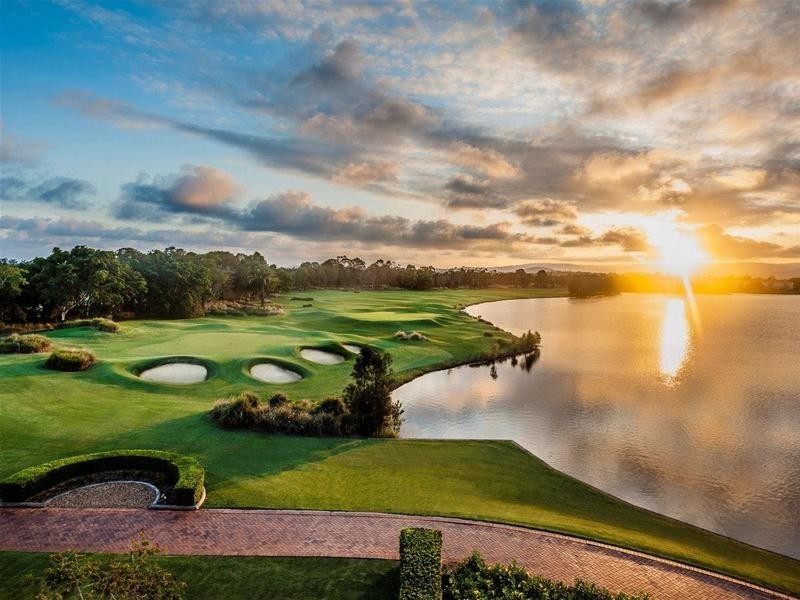 27 Galley Road, Hope Island QLD 4212