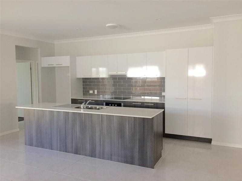 11 Sunwood Crescent, Maudsland QLD 4210