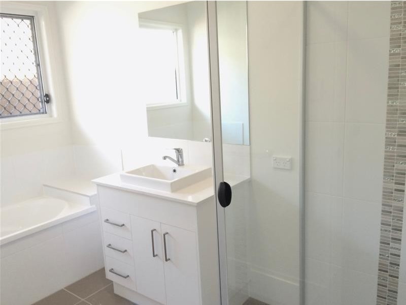 4 Keelson Crescent, Hope Island QLD 4212