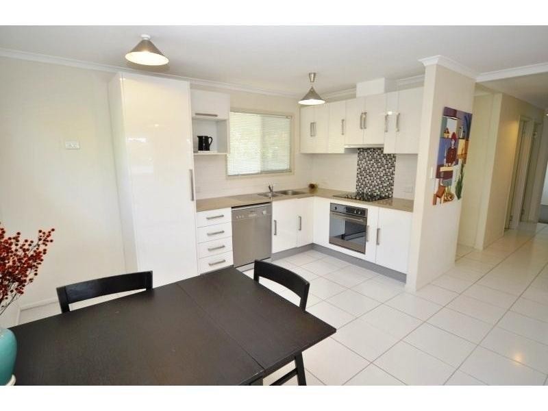 8 Coombe Avenue, Hope Island QLD 4212