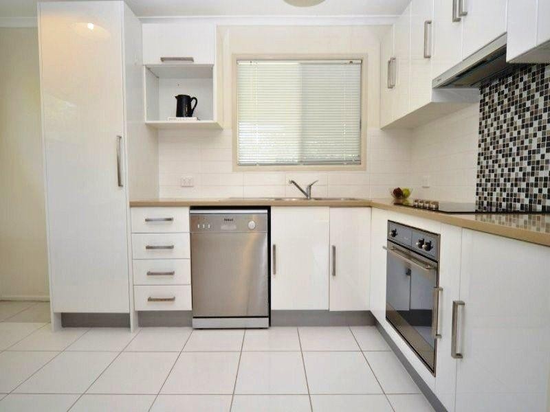 8 Coombe Avenue, Hope Island QLD 4212