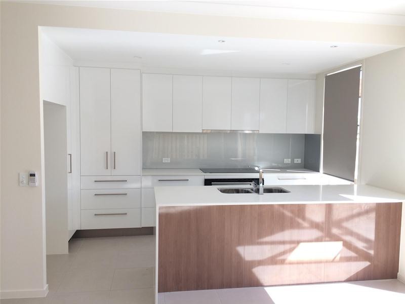 26/1 Waters Close, Hope Island QLD 4212