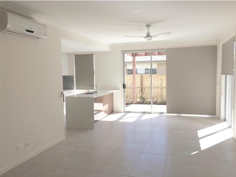 26/1 Waters Close, Hope Island QLD 4212