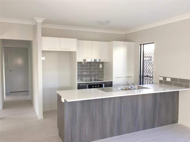 6 Keelson Crescent, Hope Island QLD 4212