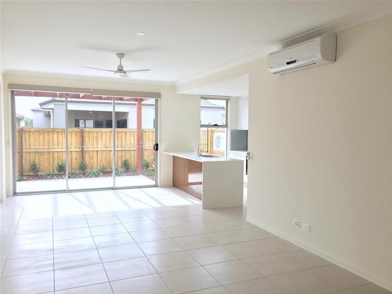 25/1 Waters Close, Hope Island QLD 4212