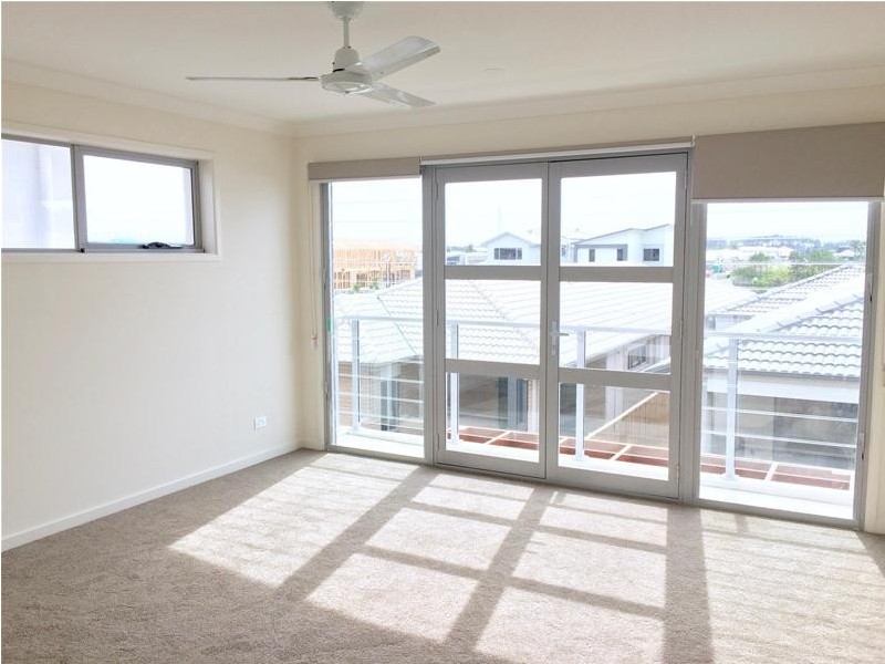 25/1 Waters Close, Hope Island QLD 4212