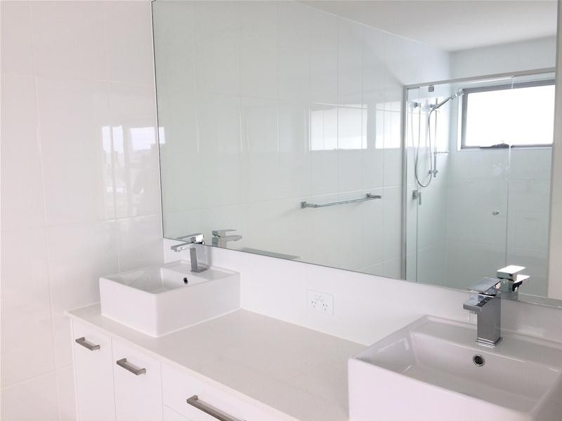 25/1 Waters Close, Hope Island QLD 4212