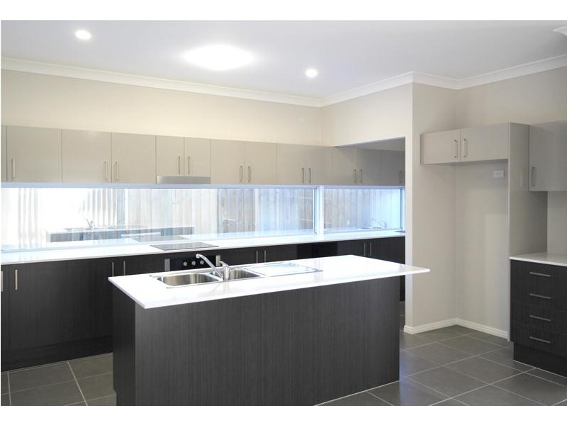 24 Waters Close, Hope Island QLD 4212