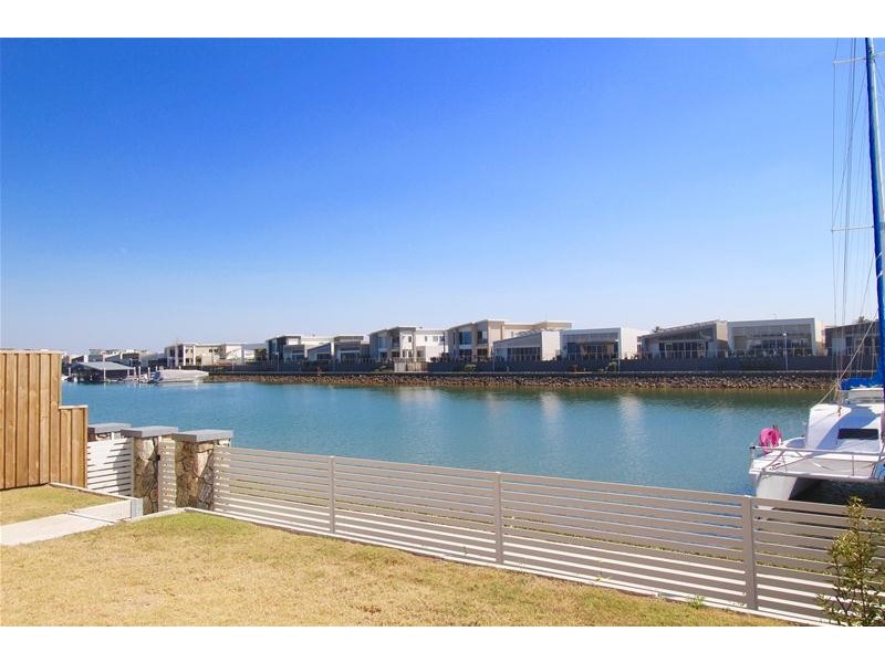 24 Waters Close, Hope Island QLD 4212