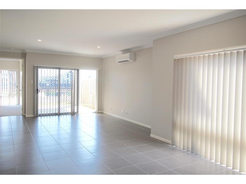 24 Waters Close, Hope Island QLD 4212