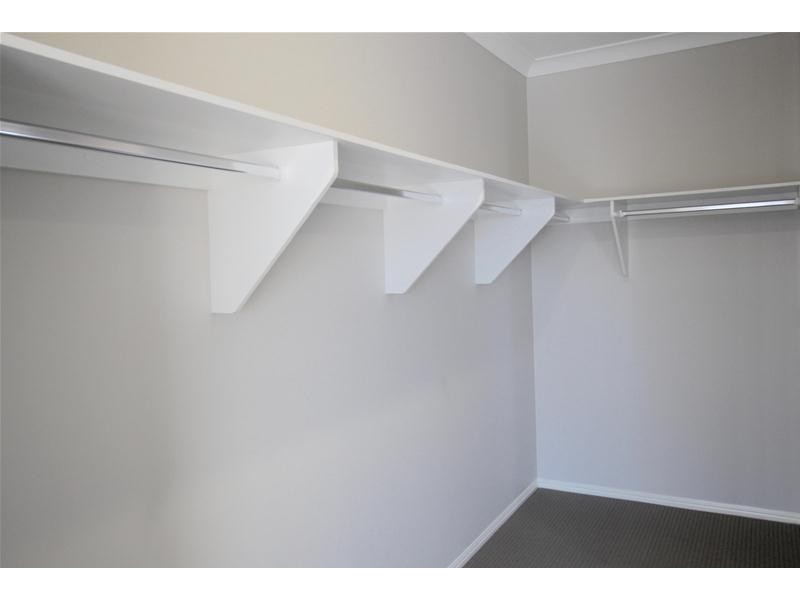 24 Waters Close, Hope Island QLD 4212