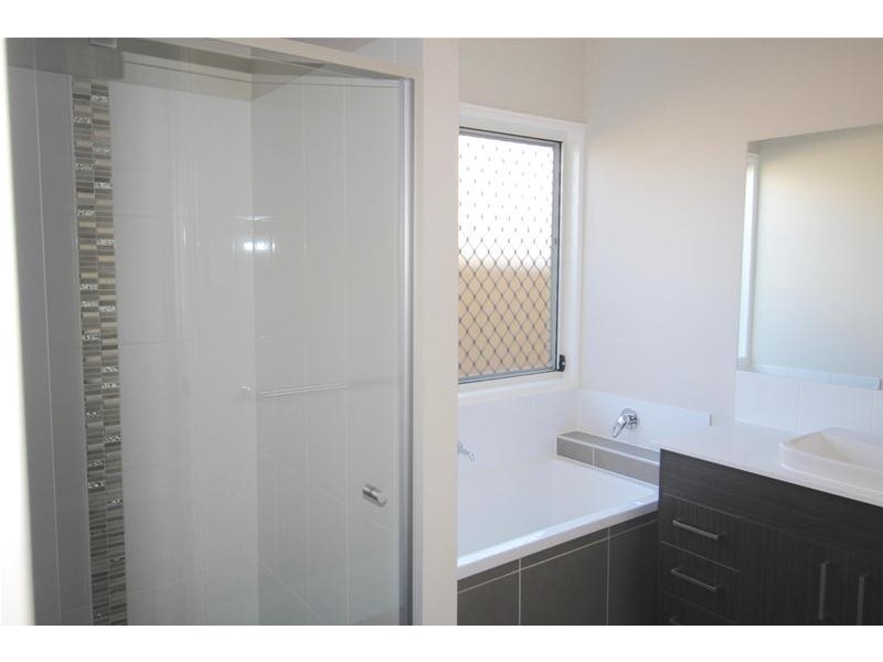 24 Waters Close, Hope Island QLD 4212