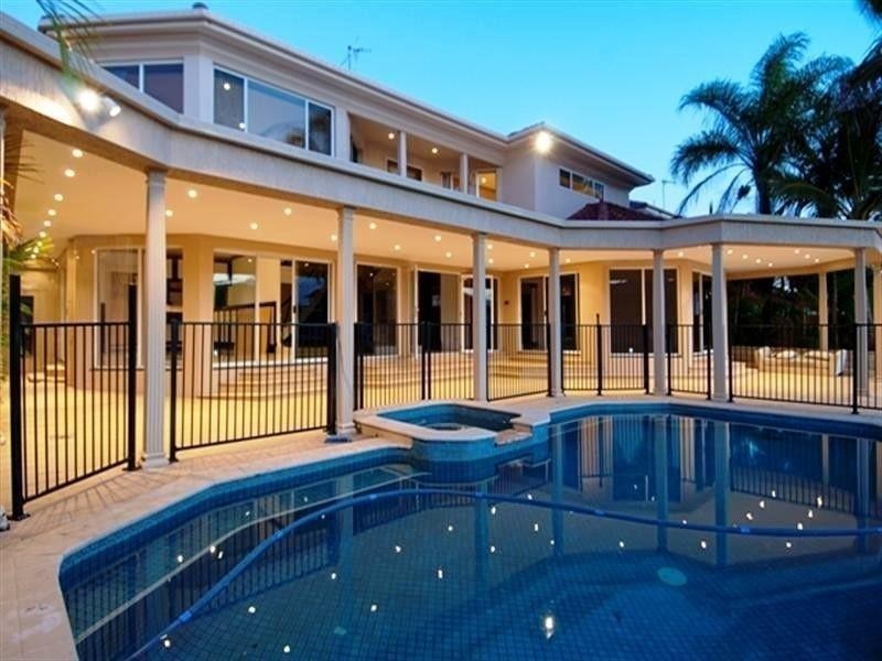 8 The Sovereign Mile, Sovereign Islands QLD 4216