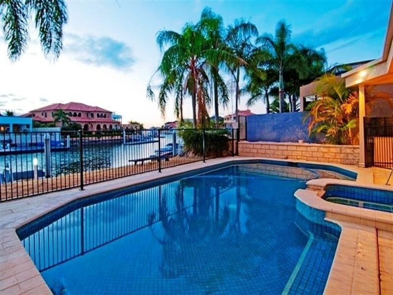 8 The Sovereign Mile, Sovereign Islands QLD 4216
