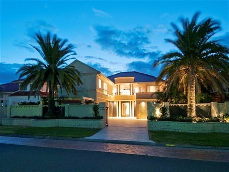 8 The Sovereign Mile, Sovereign Islands QLD 4216