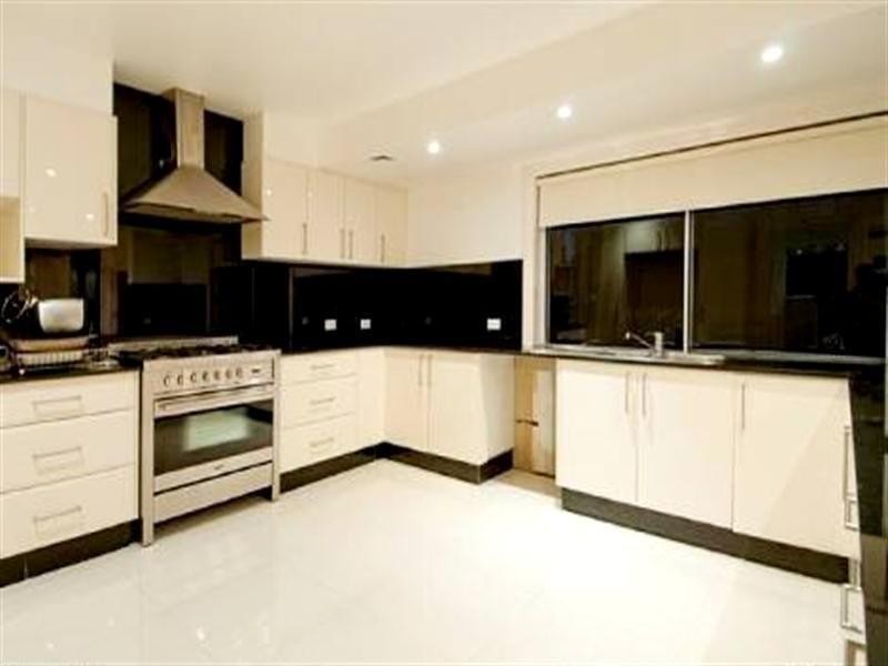 8 The Sovereign Mile, Sovereign Islands QLD 4216