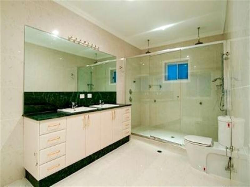 8 The Sovereign Mile, Sovereign Islands QLD 4216