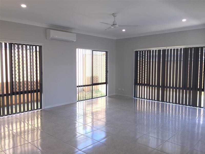 5 Waters Close, Hope Island QLD 4212