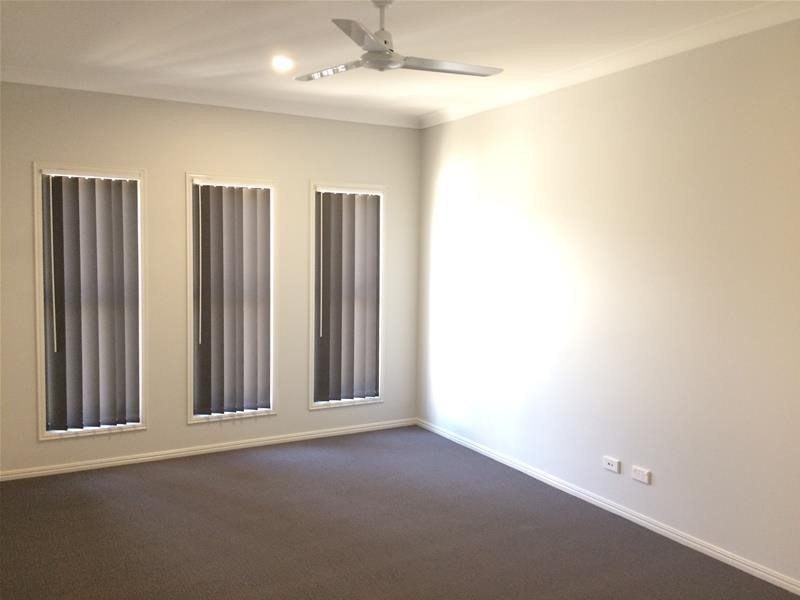 5 Waters Close, Hope Island QLD 4212