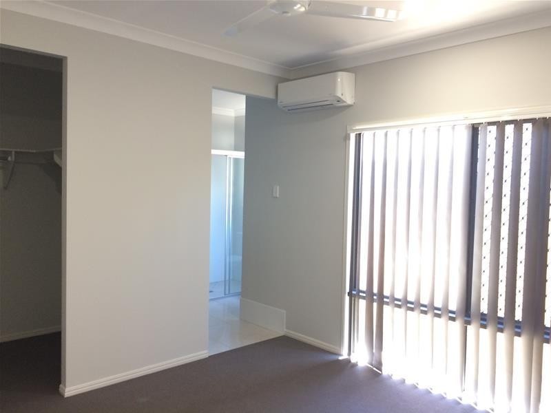 5 Waters Close, Hope Island QLD 4212