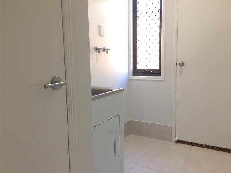 5 Waters Close, Hope Island QLD 4212