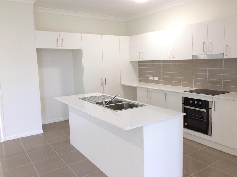 10 Waters Close, Hope Island QLD 4212