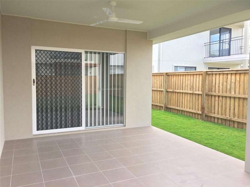 10 Waters Close, Hope Island QLD 4212