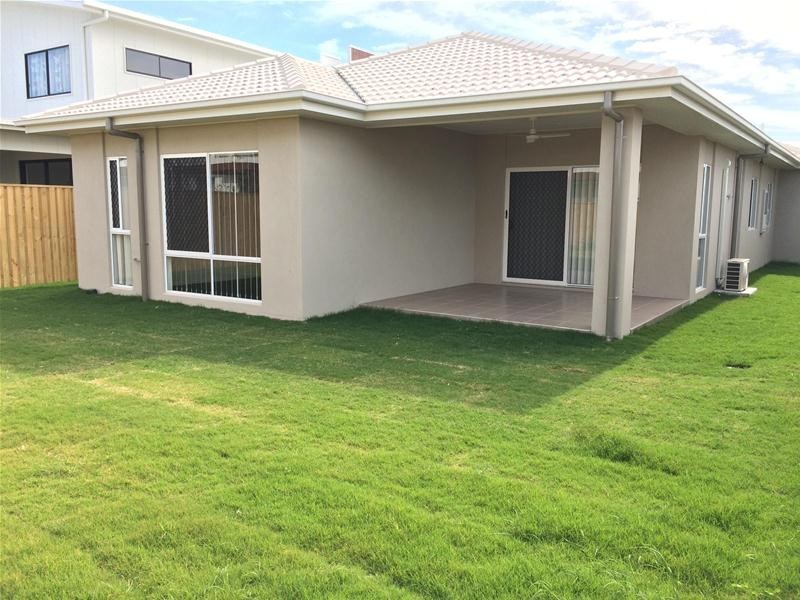 10 Waters Close, Hope Island QLD 4212