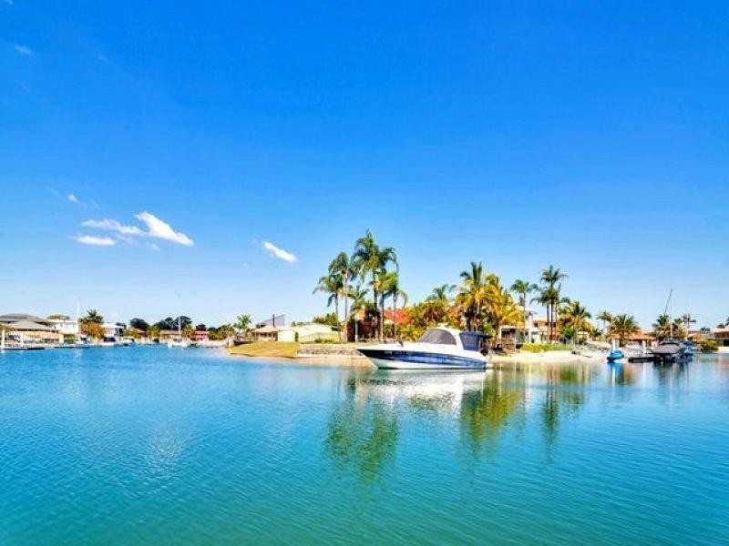 8 Dobell Avenue, Paradise Point QLD 4216