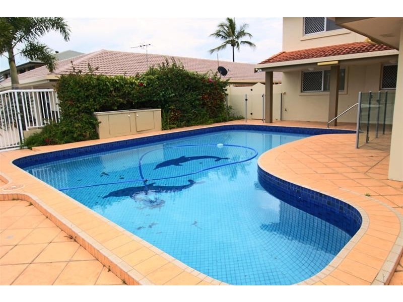 8 Dobell Avenue, Paradise Point QLD 4216