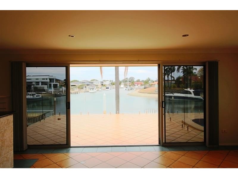 8 Dobell Avenue, Paradise Point QLD 4216