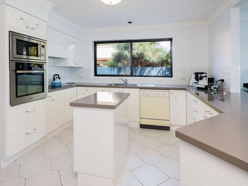 44 Tradewinds Avenue, Paradise Point QLD 4216