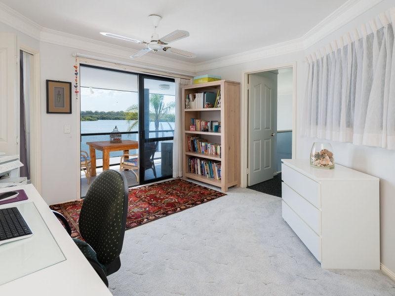 44 Tradewinds Avenue, Paradise Point QLD 4216