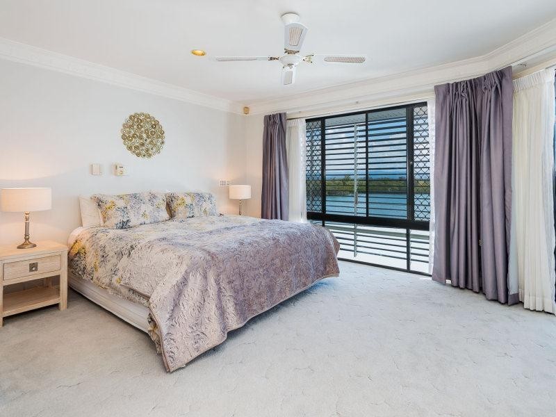 44 Tradewinds Avenue, Paradise Point QLD 4216