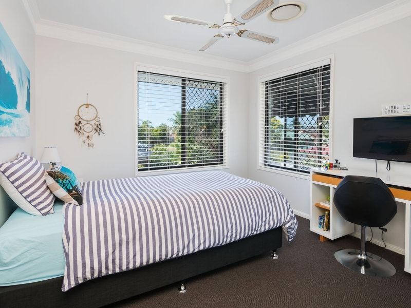 44 Tradewinds Avenue, Paradise Point QLD 4216