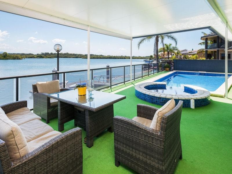 44 Tradewinds Avenue, Paradise Point QLD 4216