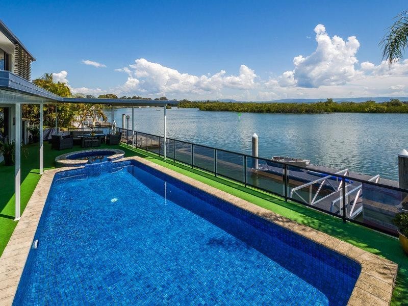 44 Tradewinds Avenue, Paradise Point QLD 4216