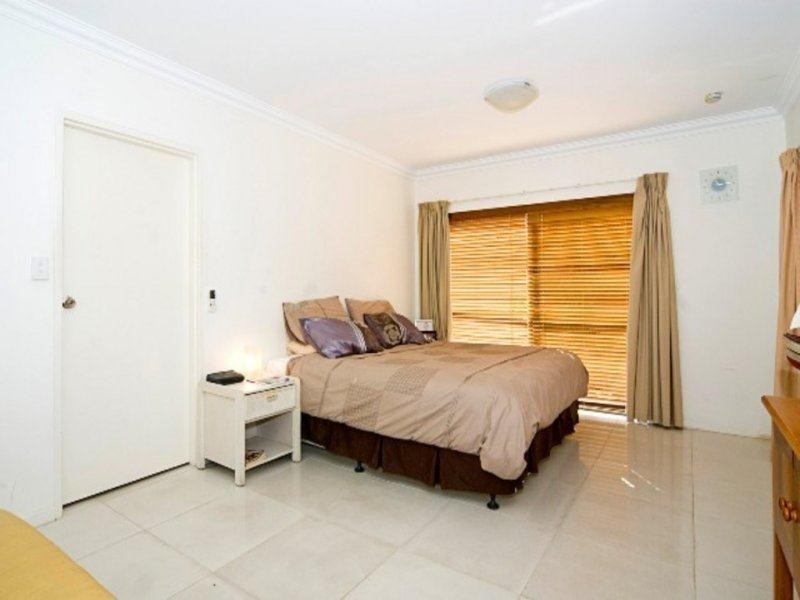 14 Markham Avenue, Runaway Bay QLD 4216