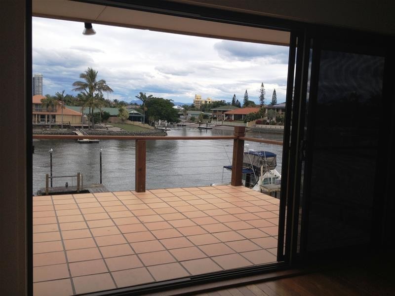 14 Markham Avenue, Runaway Bay QLD 4216