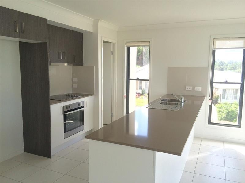 2 Hillstone Crescent, Maudsland QLD 4210