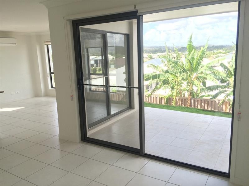 2 Hillstone Crescent, Maudsland QLD 4210