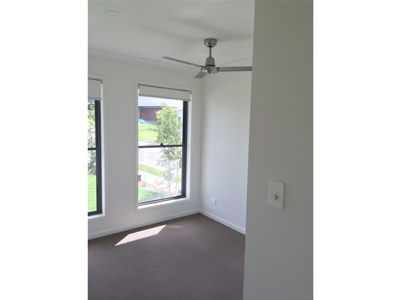 2 Hillstone Crescent, Maudsland QLD 4210