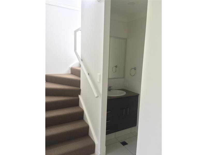 2 Hillstone Crescent, Maudsland QLD 4210