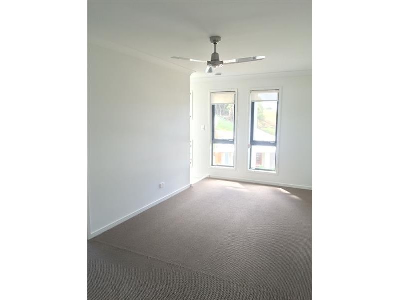 2 Hillstone Crescent, Maudsland QLD 4210